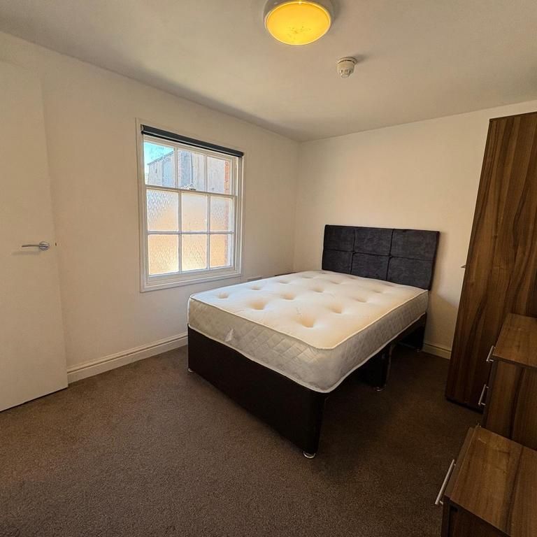 1 bedroom in a house share to rent - Photo 1