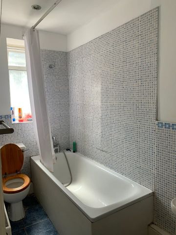 Bedsit, King's Cross Road, WC1X - Photo 5