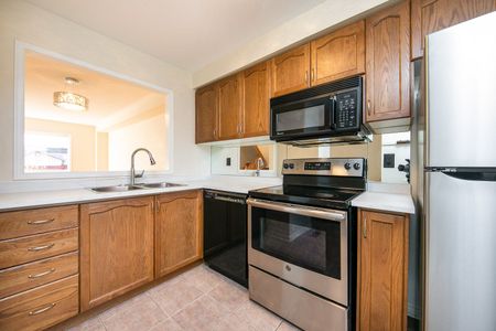 For Lease - 110 Dolce Crescent, Vaughan, Ontario - Photo 3