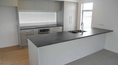 RUSSLEY -MODERN, 2 BEDROOMS, HEATPUMP, INTERNAL ACCESS GARAGE - Photo 4