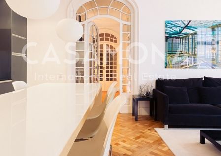 Modern 3 Bedroom Apartment with Private Terrace in Eixample