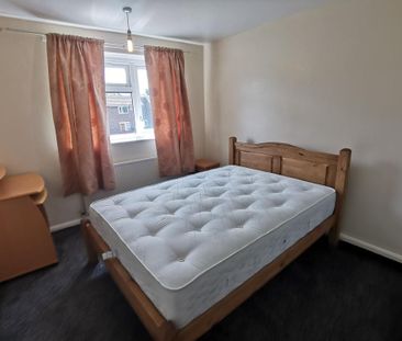 2 bedroom end of terrace house to rent - Photo 3