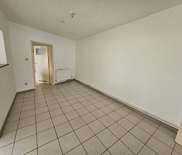 APPARTEMENT OP HET EERSTE VERDIEP MET 1 SLAAPKAMER DICHTBIJ HET CENTRUM VAN GENK - Photo 1