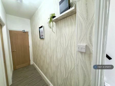 1 bedroom in a house share to rent - Photo 3