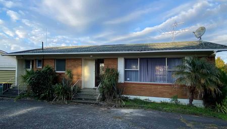 2 bedroom unit in Forrest Hill - Photo 3