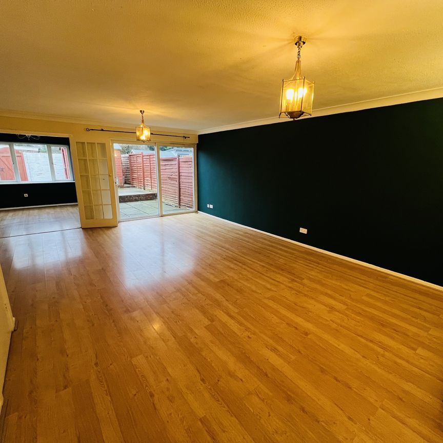 Pheasants Croft, Maidenhead - Photo 1