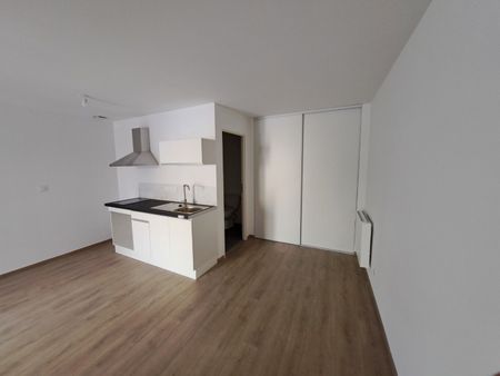 Appartement À Louer 1 Pièce , 30 M² - Photo 2