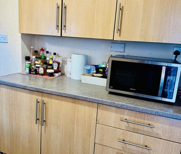 Room in a Shared House, Dobroyd Street, M8 - Photo 2