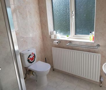 4 bedroom semi-detached house to rent - Photo 4