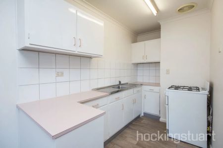 Neat as a pin, ready to enjoy! - Photo 2