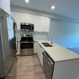 Modern 1BR/In suite laundry/Close to Skytrain/Ceiling fans/No pets - Photo 2