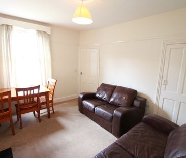 4 Bed Terraced House, Grange Avenue, RG6 - Photo 1