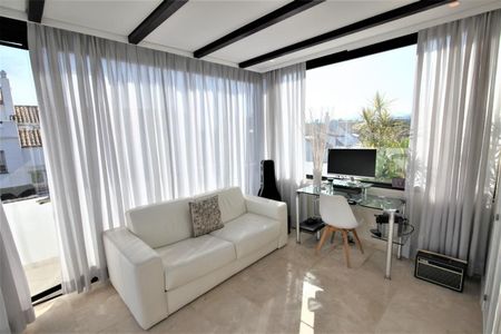 Detached Villa in The Golden Mile - Photo 5