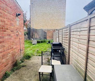 3 bedroom terraced house to rent - Photo 5