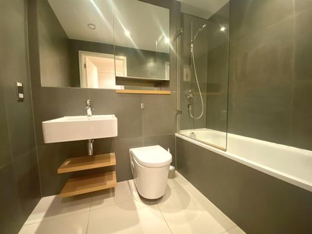 Cardinal Building, High Point Village, Station Approach, Hayes, UB3 - Photo 4