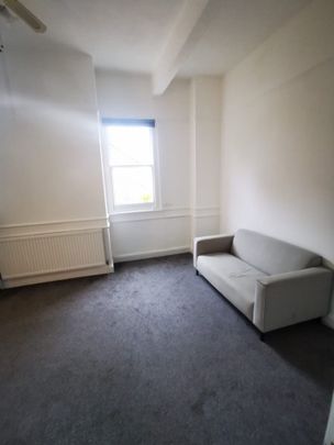 3 Bed Flat, Cawnpore Street, SE19 - Photo 1