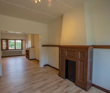 Gerenoveerde halfopen bebouwing met 3 slaapkamers, tuin en 2 autost... - Photo 3