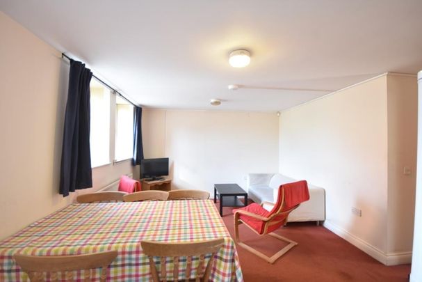 4 bedroom flat to rent - Photo 1