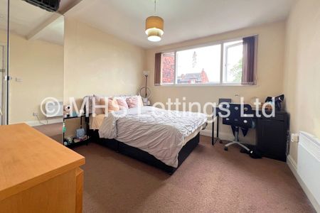 3 Bedroom Flat for rent in Woodsley Road - Photo 3