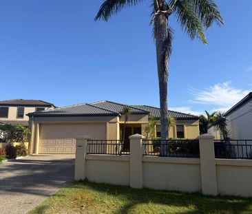 Beautiful Waterfront Four-Bedroom Home for Rent - Photo 2
