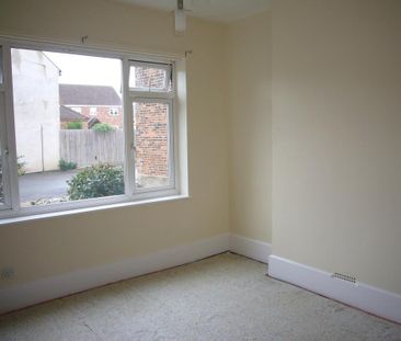 1 bedroom ground floor flat to rent - Photo 2