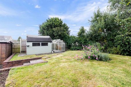 4 bedroom detached bungalow to rent - Photo 2