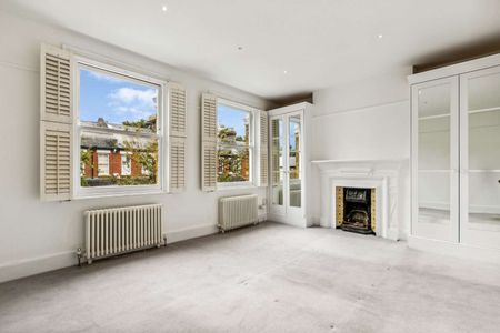 Beautifully presented five bedroom house in Barnes Village - Photo 5