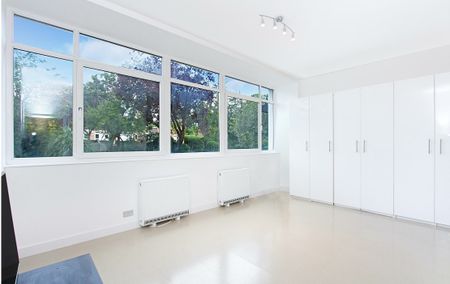 Studio Flat, Kersfield House, SW15 - Photo 2