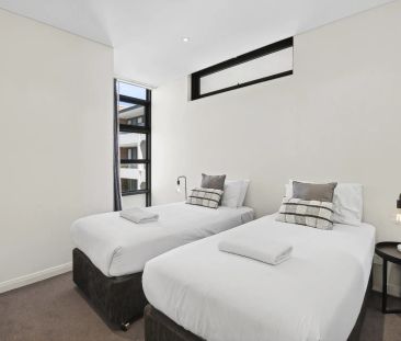 Spacious & Stylish Apartment in Sought-After Kingston Place - Photo 4