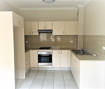 Spacious two-bedroom apartment conveniently located near Wentworthv... - Photo 4