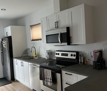 3 ½ Moderne Et Bien Situé à Sherbrooke - Photo 2