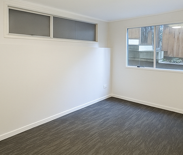 3 Rooms Available – Freshly Renovated, Warm & Frie - Photo 4