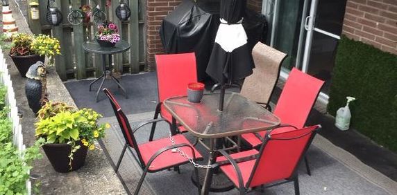 41/2, Béton**Tout rénové**Impeccable!**Rez-de-Jardin**Grande terrasse**Belle luminosité**Non fumeur de toute substance**1425$/mois - Photo 2