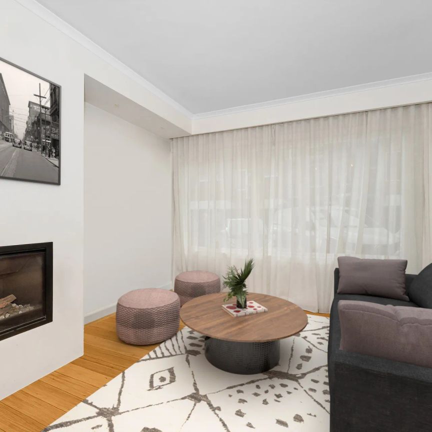 Stylish Apartment with Parking in Elwood's Golden Mile! - Photo 1