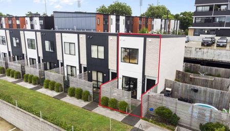 STUNNING & CONVENIENT CENTRAL LIVING! - Photo 4