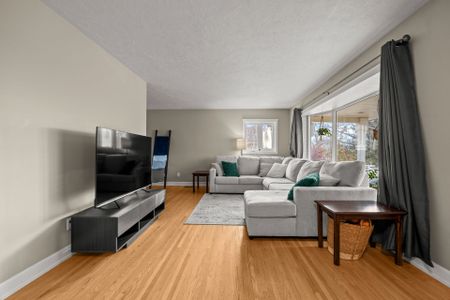 For Lease - 925 Ward Street, Selwyn, Ontario - Photo 2