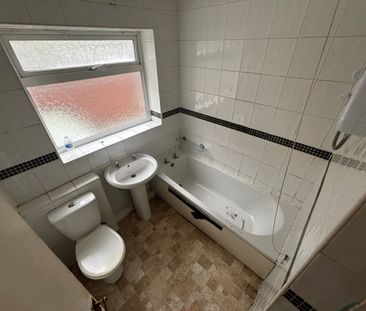 3 bed Terraced - To Let - Photo 2