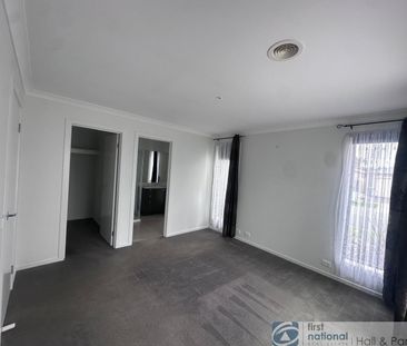 Anyone like soccer or athletics? - Photo 4