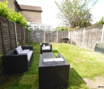 3 bedroom property to rent in Addlestone - Photo 6