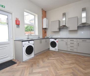 1 bedroom in a house share to rent - Photo 5