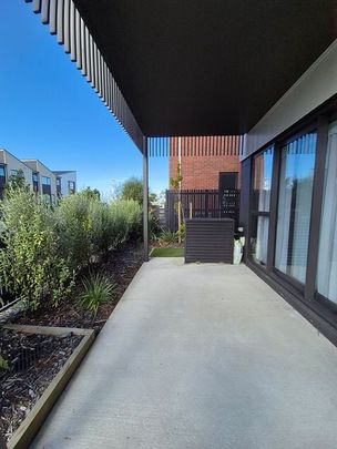 Spacious 1 bedroom in Hobsonville - Photo 1