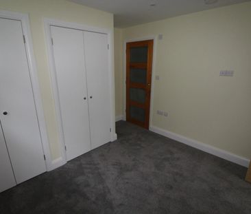 1 bedroom Flat To Let - Photo 4
