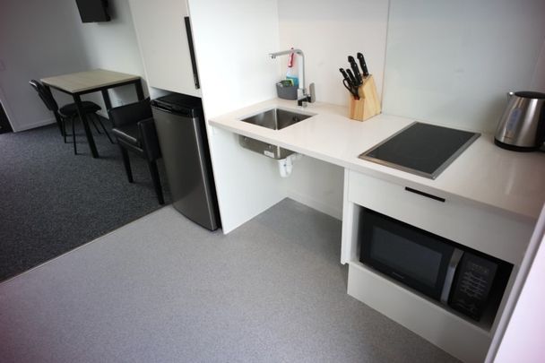 Fully furnished, self contained, studio room! - Photo 1