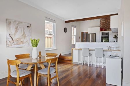 Character, Comfort & Convenience in One - Photo 5