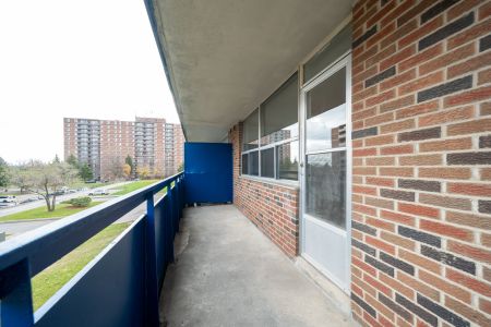 For Lease - 5 Glamorgan Avenue Unit# 313, Toronto, Ontario - Photo 4