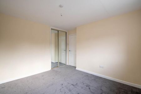 4 bedroom detached house to rent - Photo 4