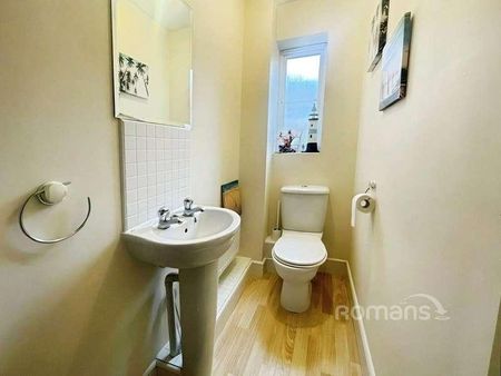 Richards Field, Chineham, Basingstoke, Hampshire, RG24 - Photo 5