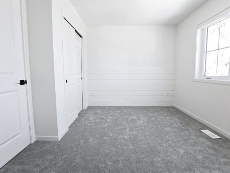 Edmonton Unfurnished duplex Rental in Alberta Avenue - 11642 90 Street- Main 2 - Photo 3