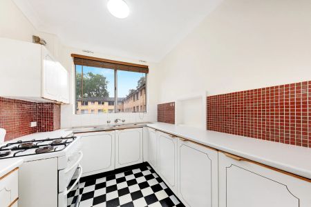 Sundrenched Two Bedroom Apartment in Tree Lined Street - Photo 4