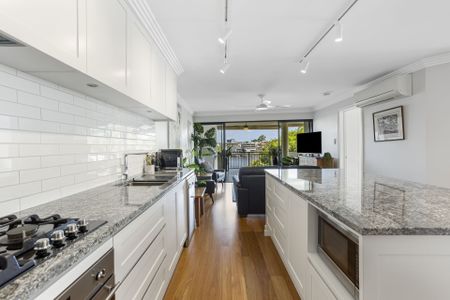 3 Bed Apartment with Undisturbed Views of the Brisbane River - Photo 2